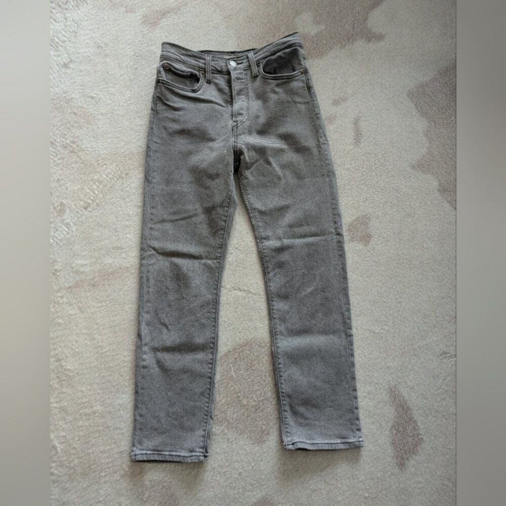 Levi's Wedgie Gray Straight Fit Jeans size 28
